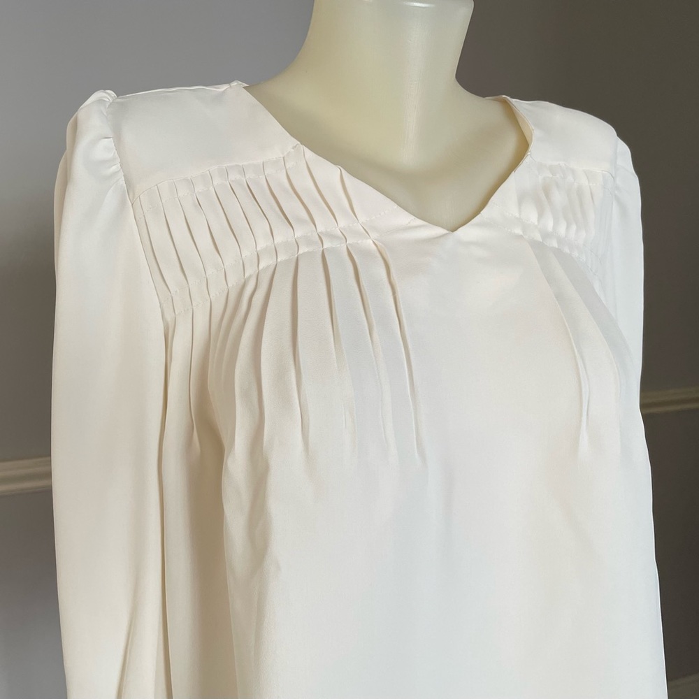 Ann Taylor Women Pintuck Front Blouse. Petite Medium. NWT. Off White .